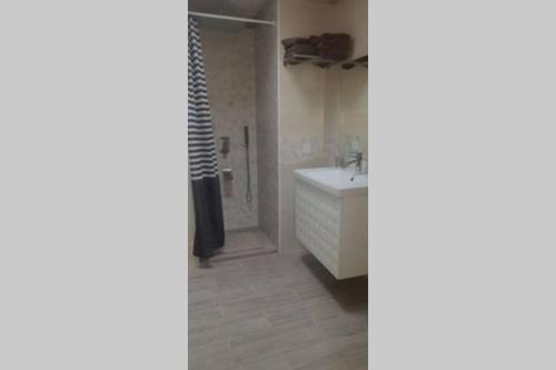 Ένα μπάνιο στο loft volcanes