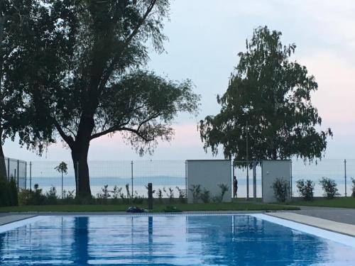 Bazén v ubytování Sol Balaton nebo v jeho okolí