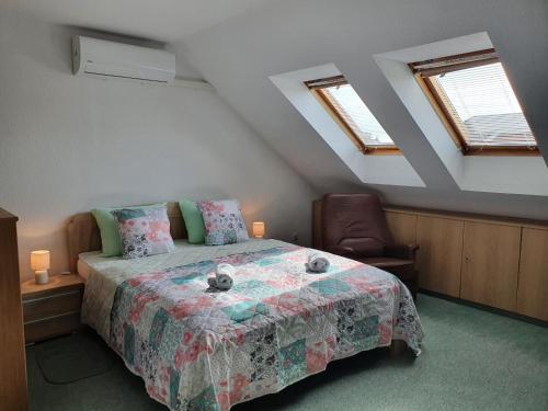 Postel nebo postele na pokoji v ubytování Flower Apartment