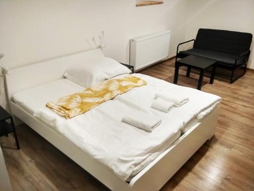 Posteľ alebo postele v izbe v ubytovaní Meštiansky dom Sládkovič, centrum Banskej Štiavnice