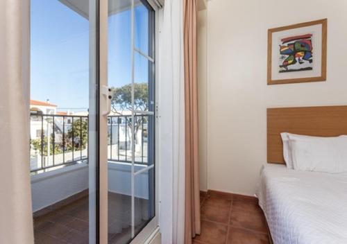 a bedroom with a bed and a balcony at Altura Beach AL2 in Altura