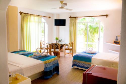 A bed or beds in a room at Hotel Bahia Huatulco