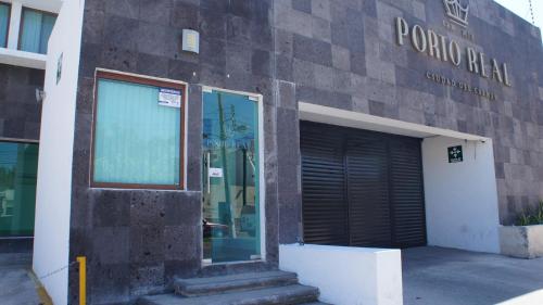 a store front of a building with a glass door at Porto Real in Ciudad del Carmen