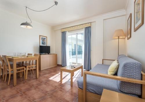 a living room with a couch and a dining room at Altura Beach AL2 in Altura