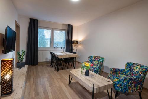 TV a/nebo společenská místnost v ubytování FLEXIHOME sk - Bellova - Brand New - Neftflix - Private Parking