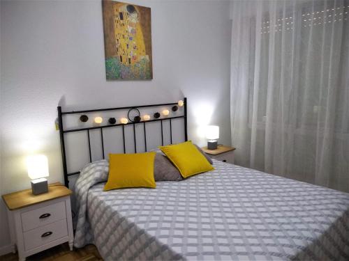 Apartamento pleno Centro junto Ayuntamientoにあるベッド