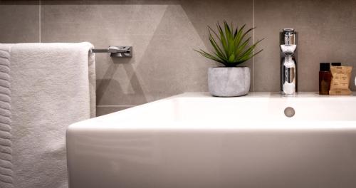 Kúpeľňa v ubytovaní Casteller Apartment Deluxe