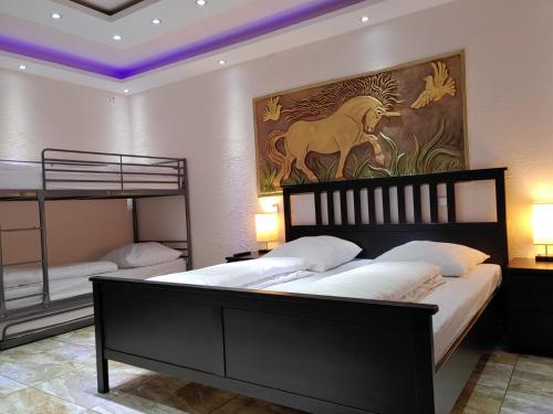 Una cama o camas en una habitación de Hotel Babylon am Europa-Park
