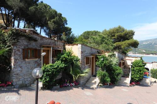 a stone building with flowers in front of it at Residence Vacanza Mare in Campo nell'Elba