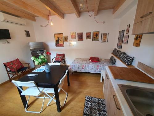 TV a/nebo společenská místnost v ubytování Arco Della Neve Guest House