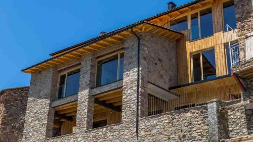 a brick building with windows on the side of it at Eco-Apartaments Cal Rossa de Taús in Taús