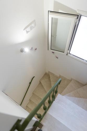 a stair case with a mirror and a window at Case Vacanza Le Maioliche in Marsala