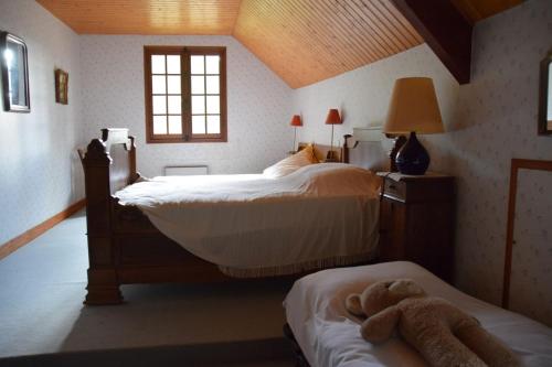 a bedroom with two twin beds and a window at 'Les Comètes' B&B in La Caujonnet