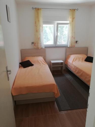 Posteľ alebo postele v izbe v ubytovaní Emil