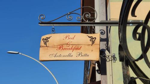 a sign on the side of a building at B&B da Antonella in Samughèo