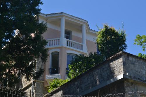 Le Bompard 50 m2 Villa Art Déco Plein centre avec jardin