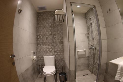 Ένα μπάνιο στο Touq Al Balad Hotel