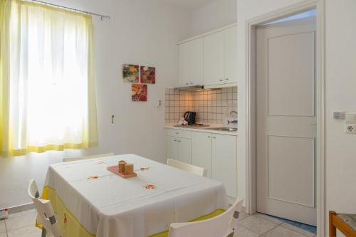Kuchyň nebo kuchyňský kout v ubytování Morpheas Pension Rooms & Apartments