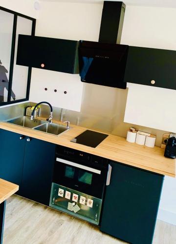 a kitchen with a sink and a counter top at Appartement tout neuf vieil Antibes in Antibes