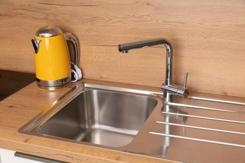 Kuchyň nebo kuchyňský kout v ubytování Apartments Ozrenka