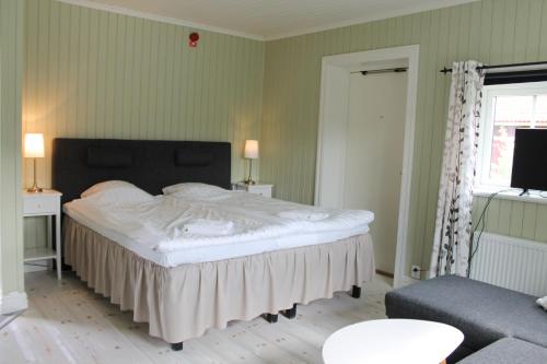 a bedroom with a large bed and a couch at Wanbo Herrgård in Nedre Vanbo