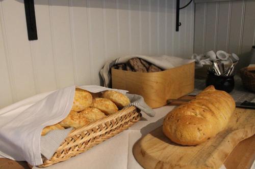 a bunch of breads in baskets on a table at Wanbo Herrgård in Nedre Vanbo