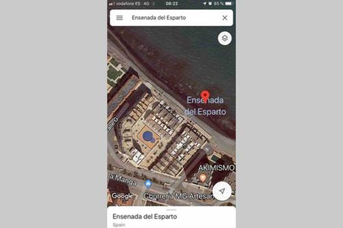 zrzut ekranu strony Google Maps hotelu emirates w obiekcie La manga arriba w mieście La Manga del Mar Menor