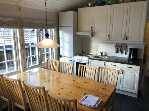 A kitchen or kitchenette at Sørlia hytte