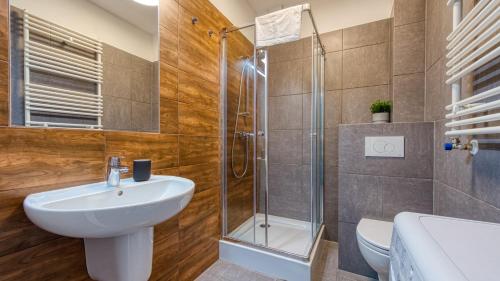 Phòng tắm tại Apartament Nastrojowy-Holiday Mountain Residence - 5D Apartamenty