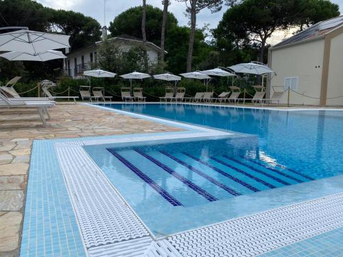 The swimming pool at or close to Le Dune Verdi