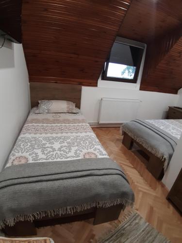 a bedroom with two beds and a window at Maison ALANA in Divčibare