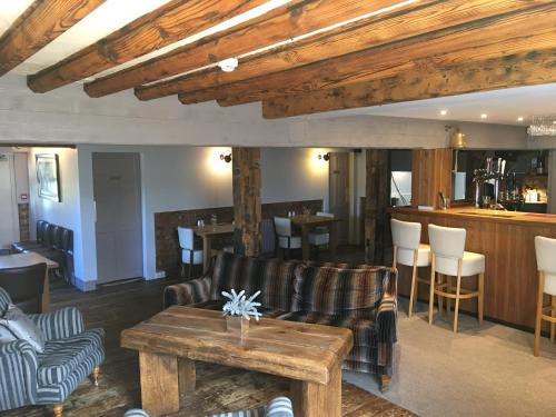 The lounge or bar area at Blazing Donkey Country Hotel 