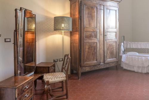 a bedroom with a dresser and a desk and a bed at Tenuta Santa Trice in Riotorto