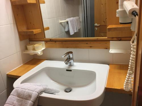 a white sink in a bathroom with a mirror at Küferhof in Mellau