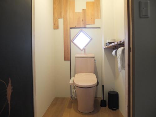 Vonios kambarys apgyvendinimo įstaigoje YOMOGI GUESTHOUSE