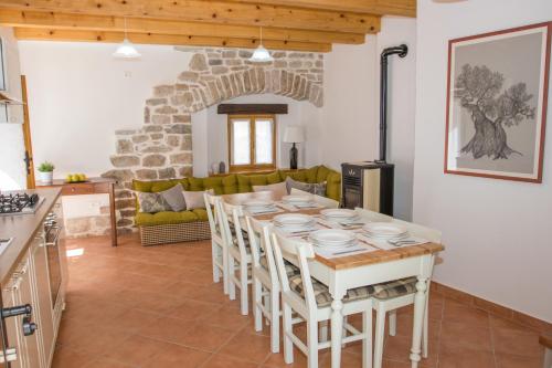 Zdjęcie z galerii obiektu New renovated stone house w mieście Gračišće