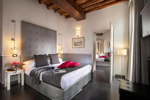 Voodi või voodid majutusasutuse Stay Inn Rome Via Del Corso toas