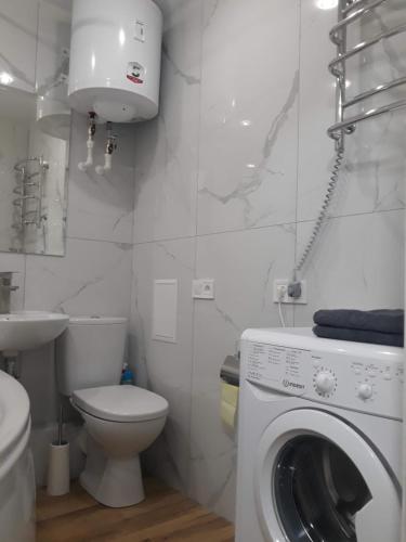 Un baño de ВИТАЛИЯ МАТУСЕВИЧА ДОМ 4