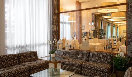 a waiting room with two chairs and a table at Hotel Aurora in Lido di Jesolo