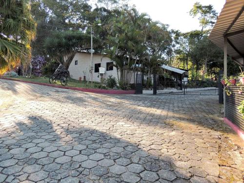 a cobblestone street in front of a building at Pousada Juriti - Eco Hotel in São Roque