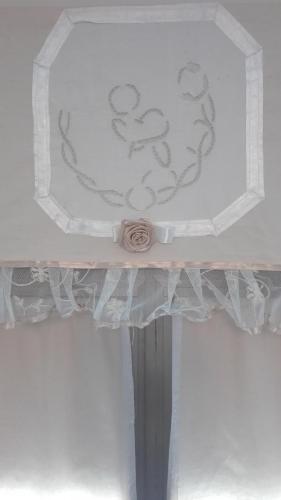 a table with a clock on top of it at Casa Ortensia in Grions