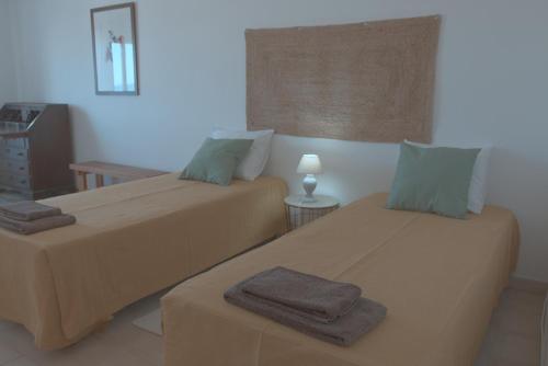 モンテ・ゴルドにあるFlat Ocean View T2の部屋に並んで置かれた2つのベッド