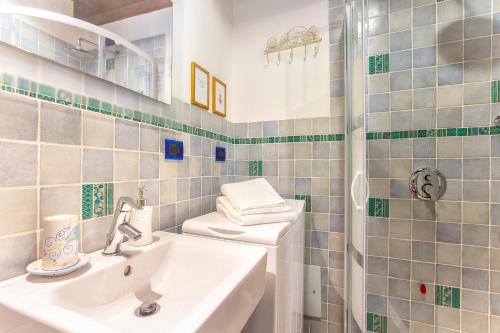 Et badeværelse på Mini Loft scorcio di mare