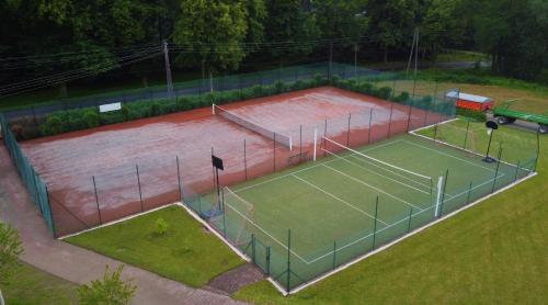 an overhead view of a tennis court at Agroturystyka Willa Maria in Bystrzyca Kłodzka