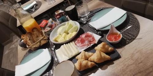 ホテルの敷地内または近くでの食事または食べ物