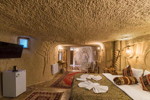 TV a/nebo společenská místnost v ubytování Cappadocia Ennar Cave Swimming Pool Hot & SPA