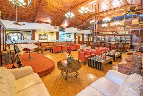 a lobby with couches and tables and a bar at Hotel Casa Roland Golfito Resort in Golfito