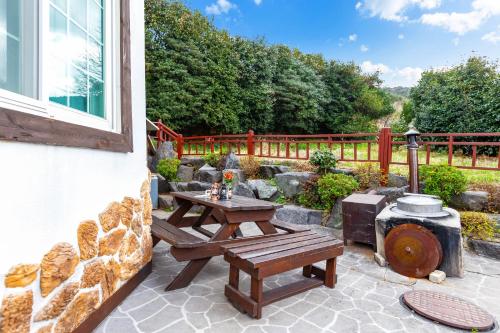 Сад в Red Praha Pension