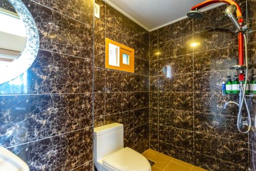 Ванная комната в Red Praha Pension