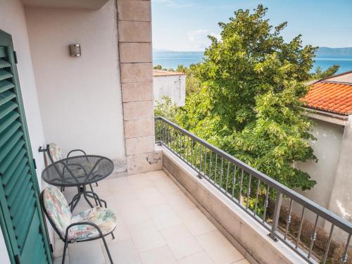a balcony with a table and chairs and a view at Apartments Luketina in Tučepi